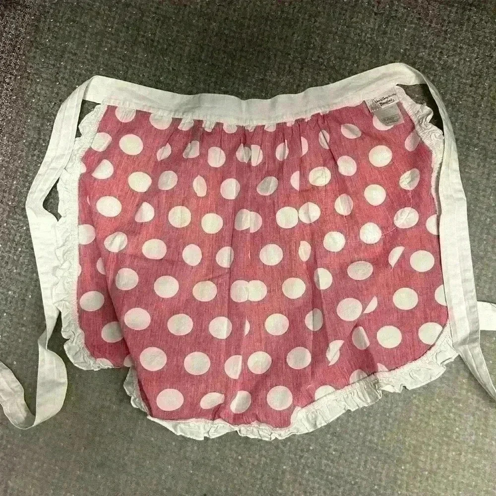 Vintage inspired Mini Mouse apron straight from Disney ! Polka dot - Picture 2 of 4